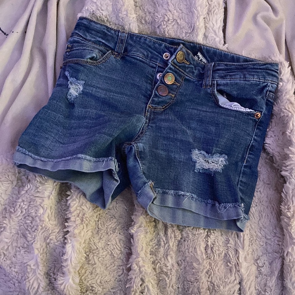 These are really small I can’t fit them barely but I look so good in them lol<3